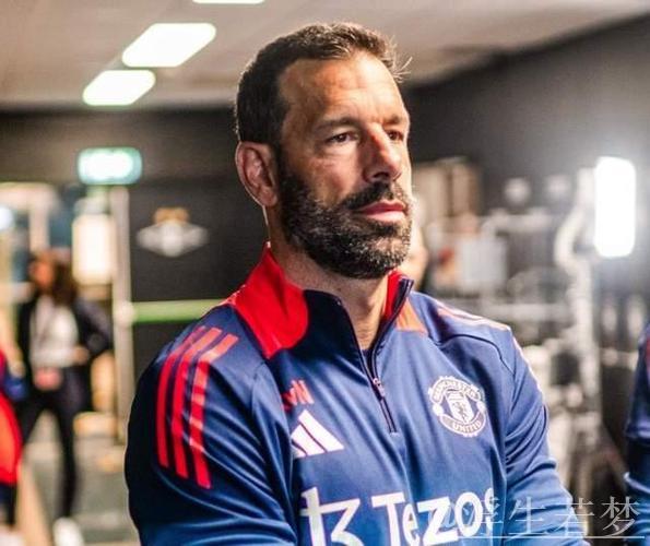 48岁范尼遭解雇:上任6个月战绩不佳,新帅接棒 48岁范尼遭解雇:上任6个月战绩不佳,新帅接棒